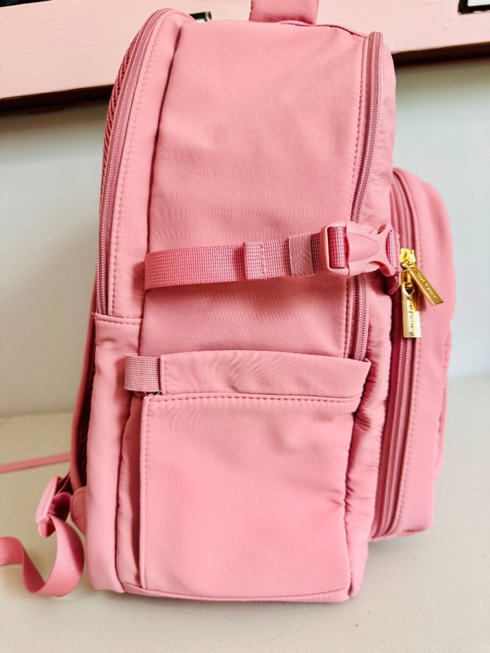ISAAC MIZRAHI TIKTOK VIRAL PINK LAPTOP ON-THE-GO ESSENTIALS TRAVEL BACKPACK - Picture 3 of 12